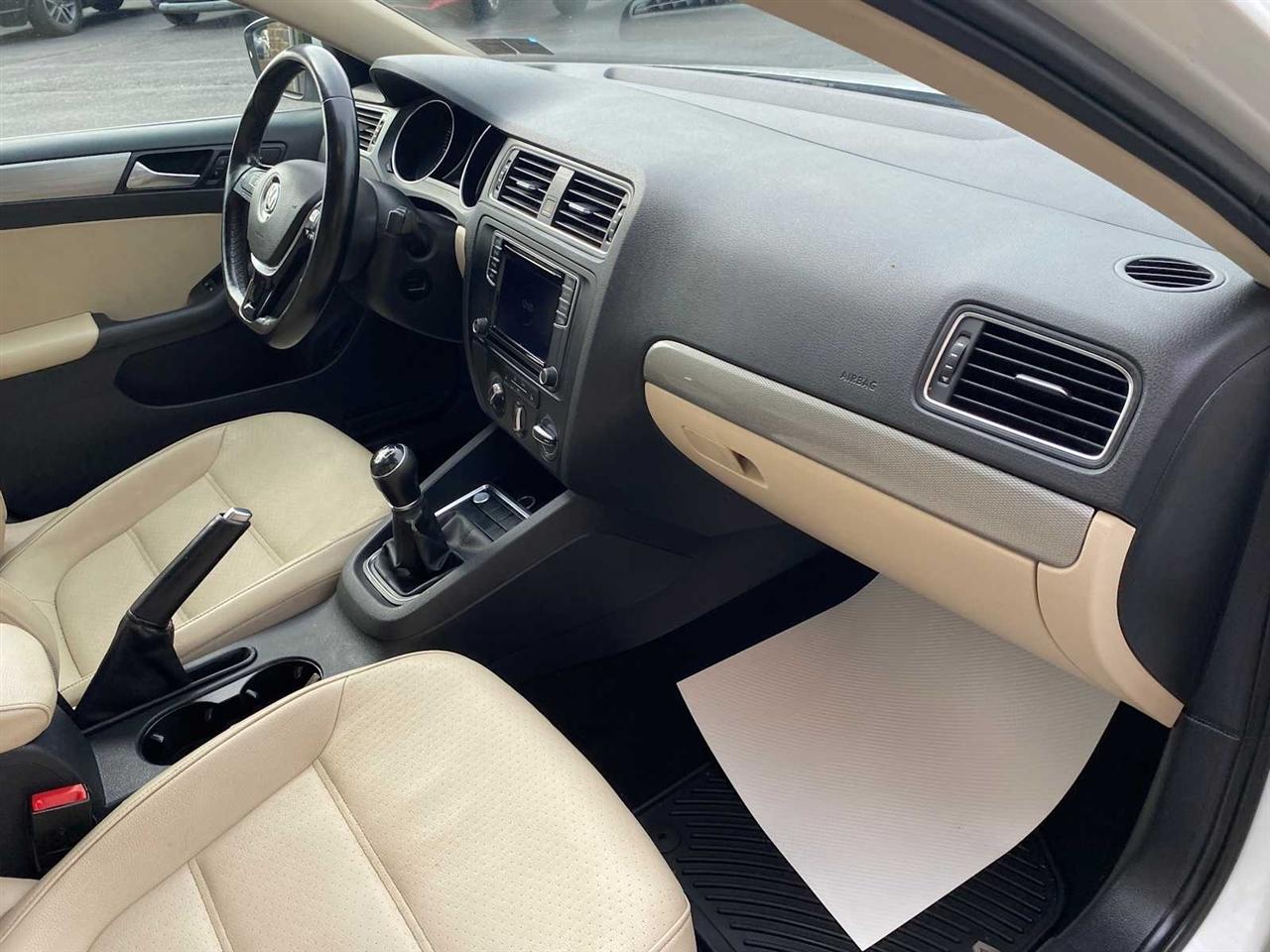 Volkswagen Jetta 1.4T SE 6A 2017