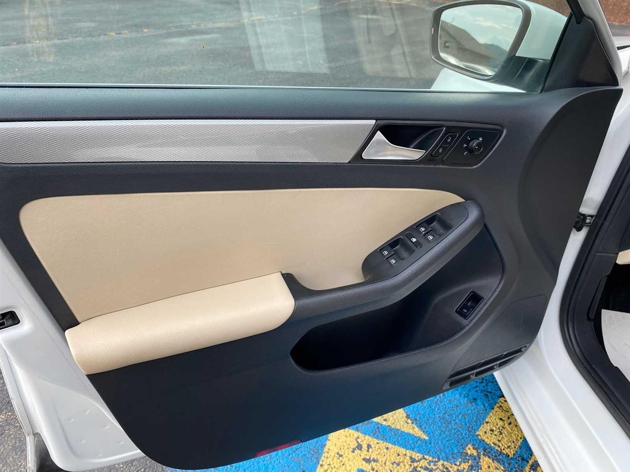 Volkswagen Jetta 1.4T SE 6A 2017