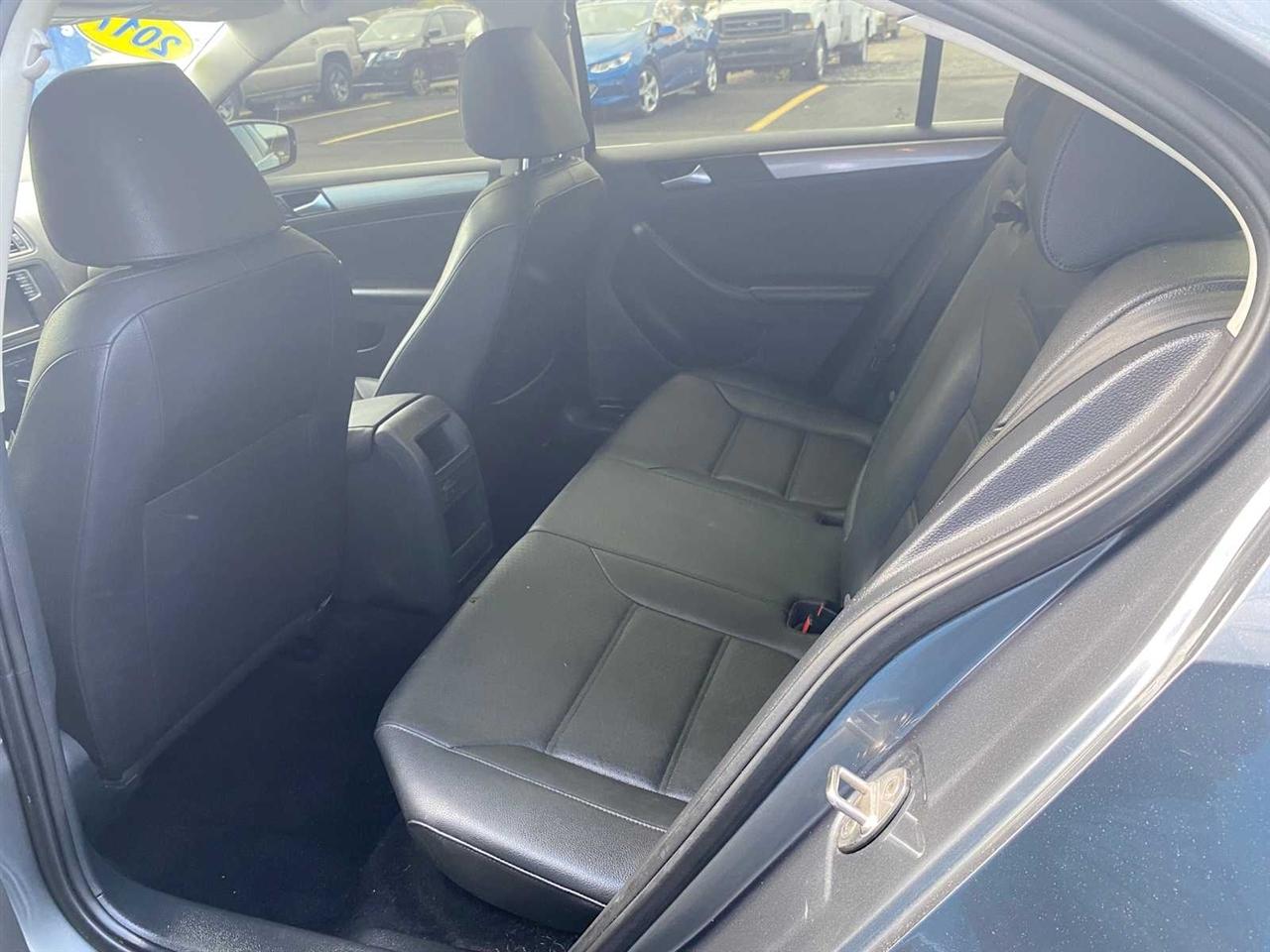 Volkswagen Jetta 1.4T SE 6A 2017
