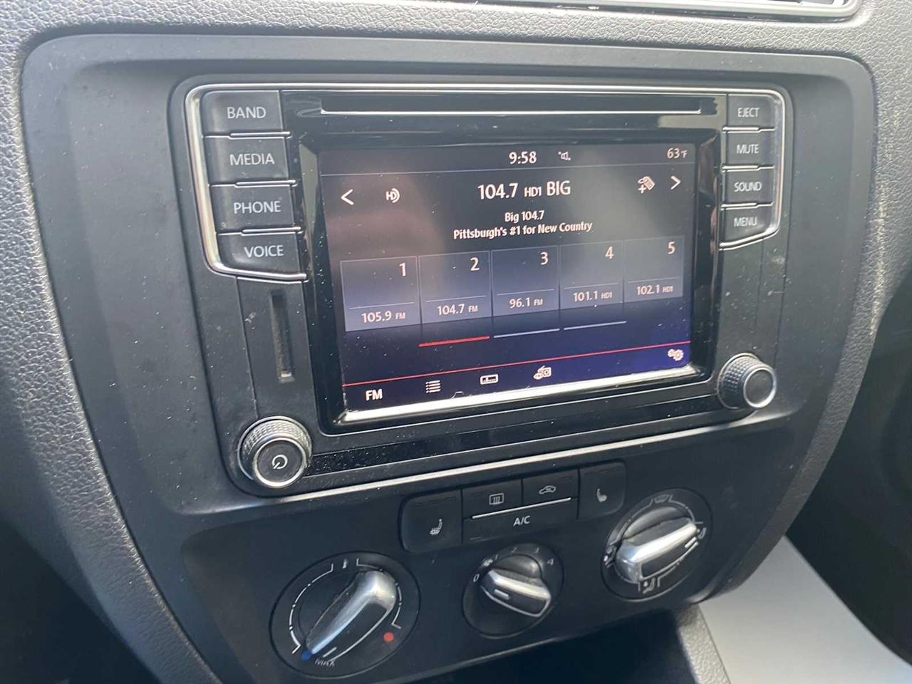 Volkswagen Jetta 1.4T SE 6A 2017
