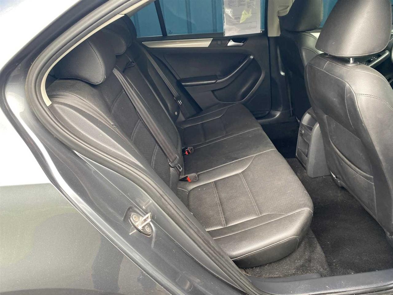 Volkswagen Jetta 1.4T SE 6A 2017