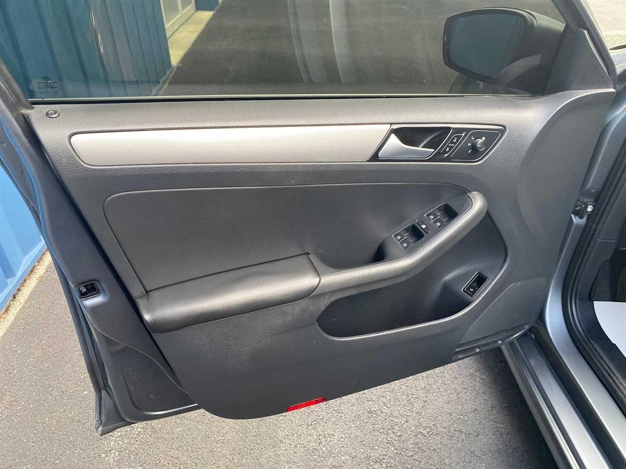 Volkswagen Jetta 1.4T SE 6A 2017