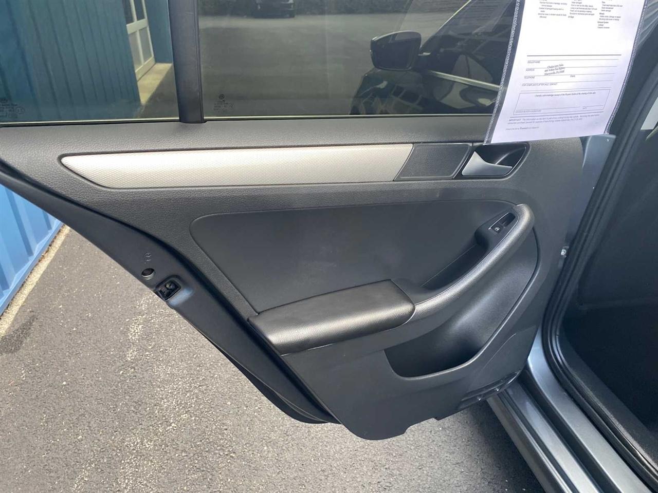 Volkswagen Jetta 1.4T SE 6A 2017