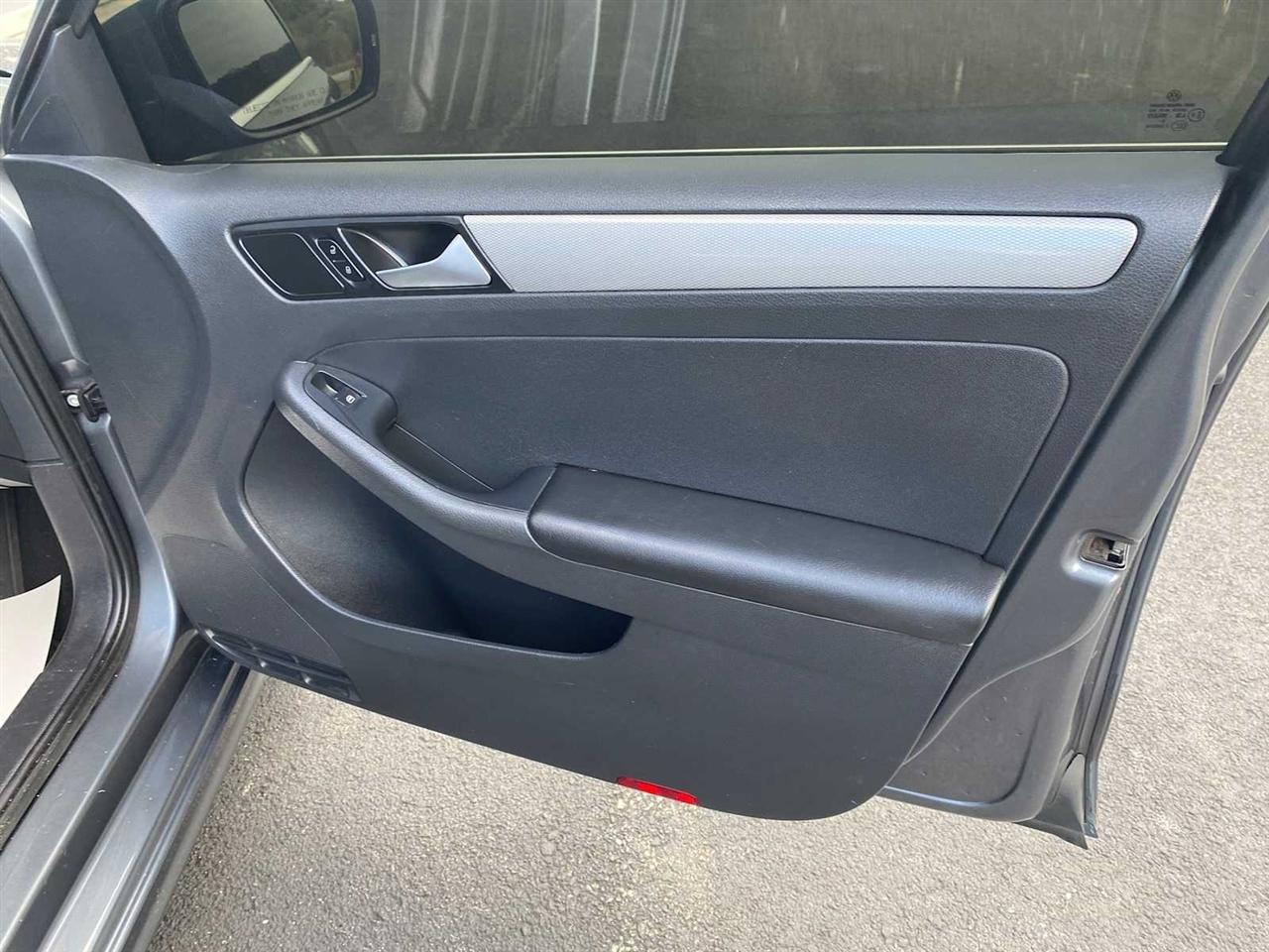 Volkswagen Jetta 1.4T SE 6A 2017