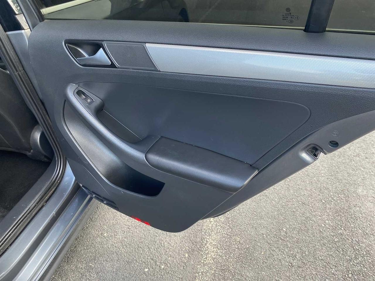 Volkswagen Jetta 1.4T SE 6A 2017
