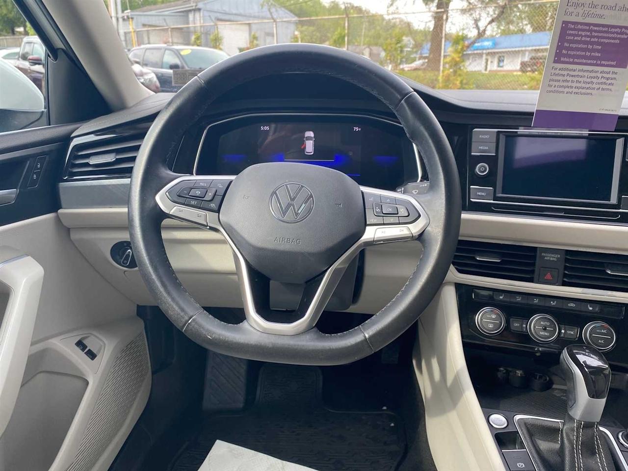 Volkswagen Jetta SE 2024