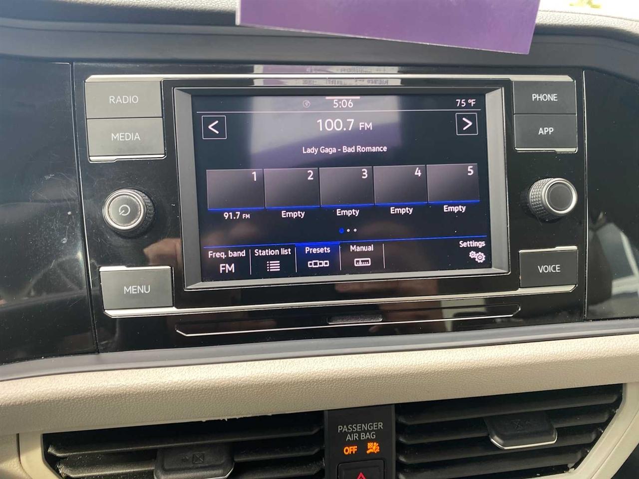 Volkswagen Jetta SE 2024