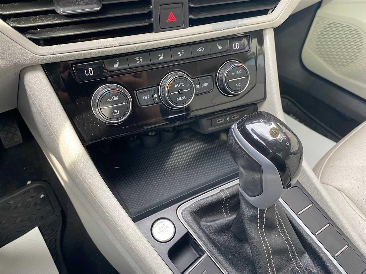 Volkswagen Jetta SE 2024