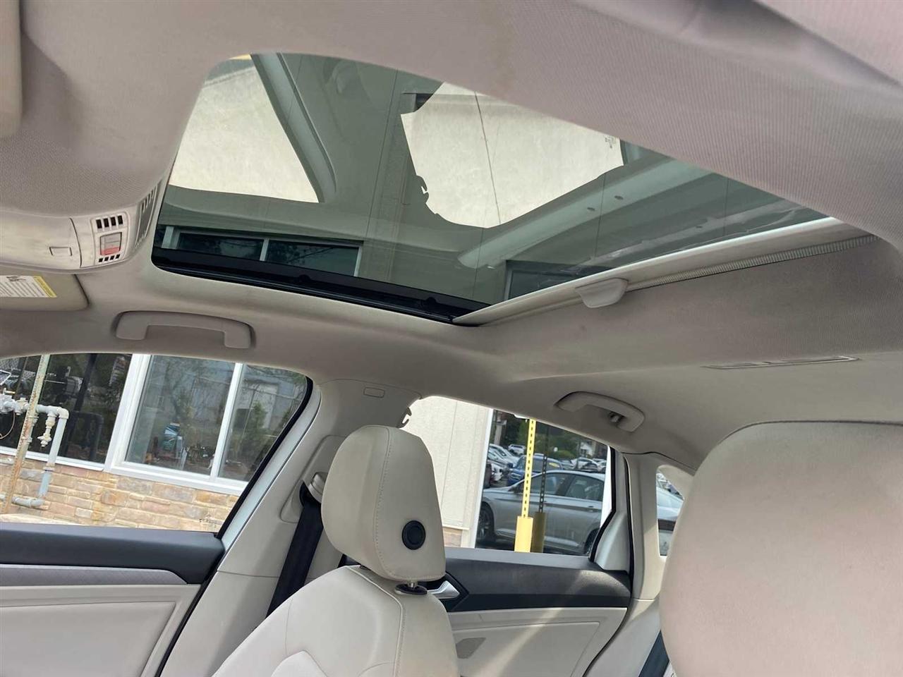 Volkswagen Jetta SE 2024