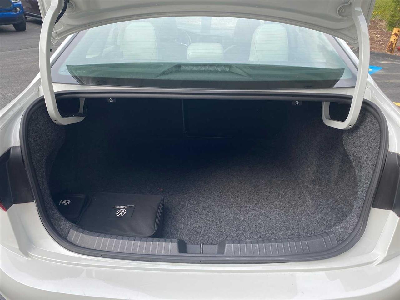 Volkswagen Jetta SE 2024