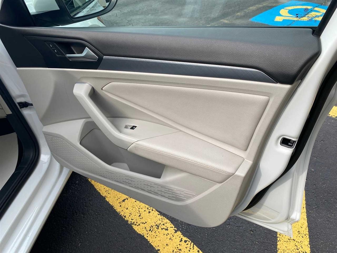 Volkswagen Jetta SE 2024