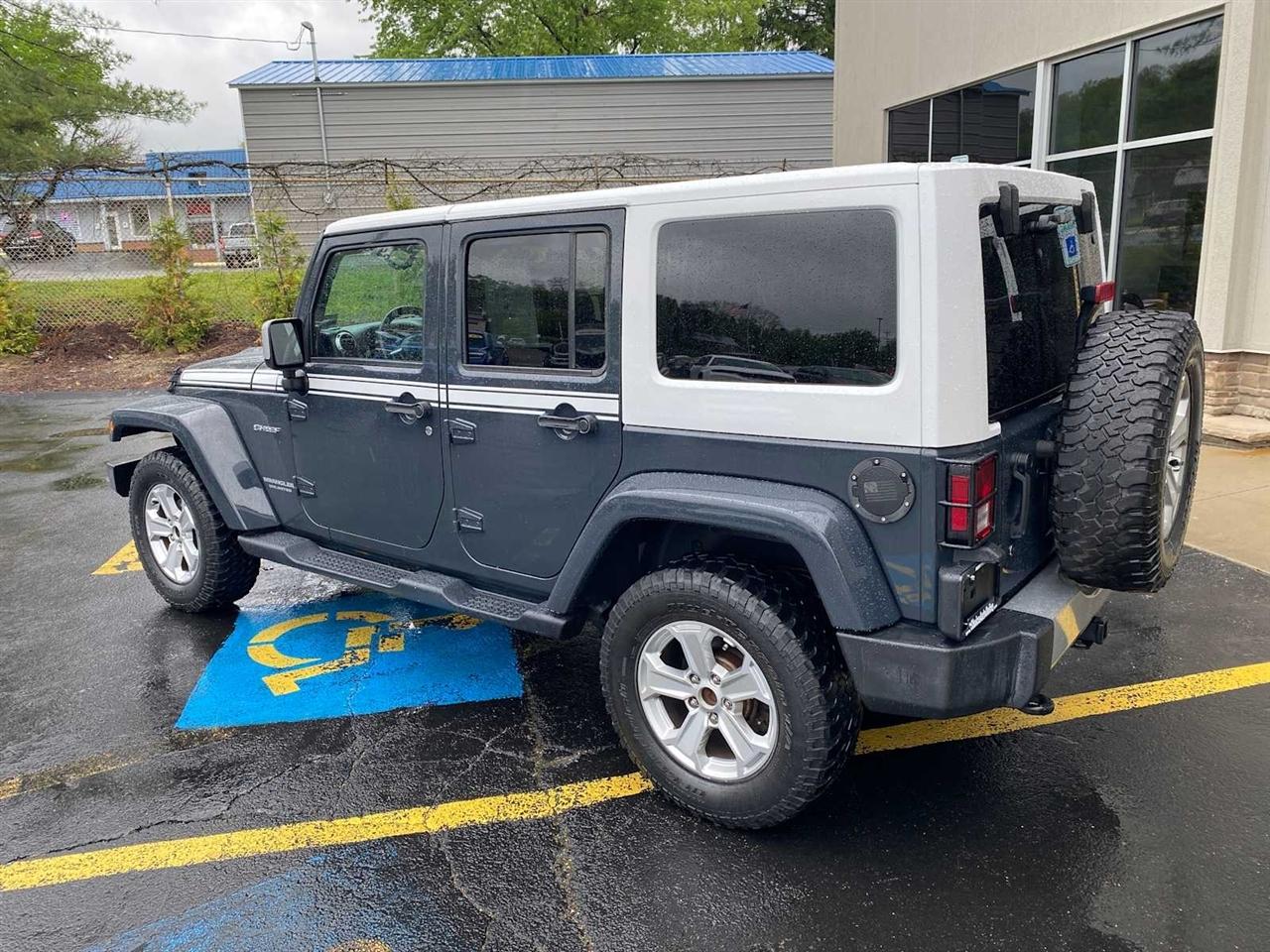 Jeep Wrangler Unlimited Sahara 4WD 2017