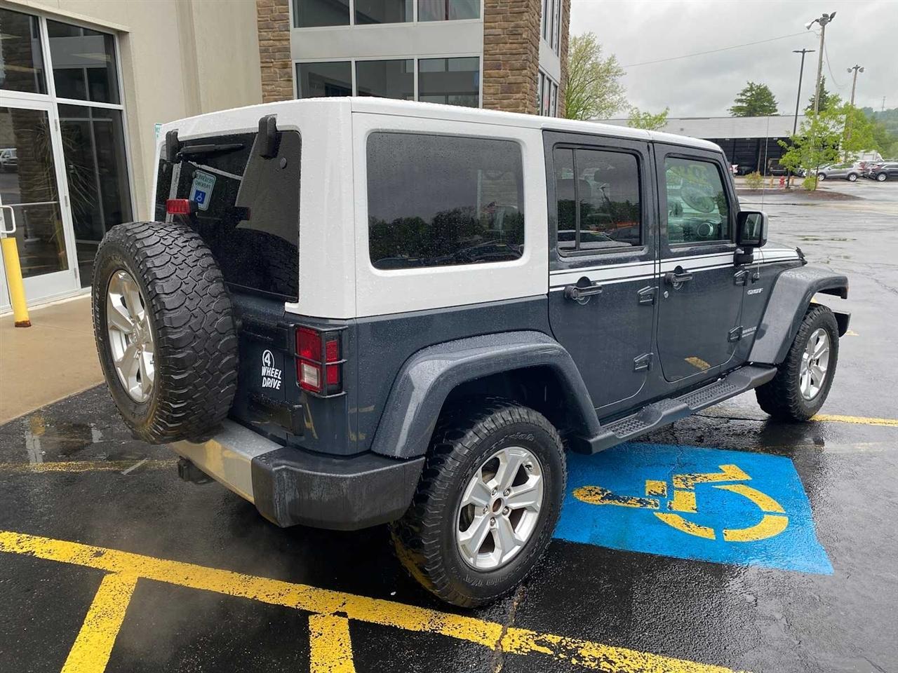 Jeep Wrangler Unlimited Sahara 4WD 2017