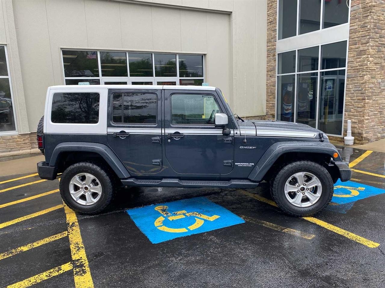 Jeep Wrangler Unlimited Sahara 4WD 2017