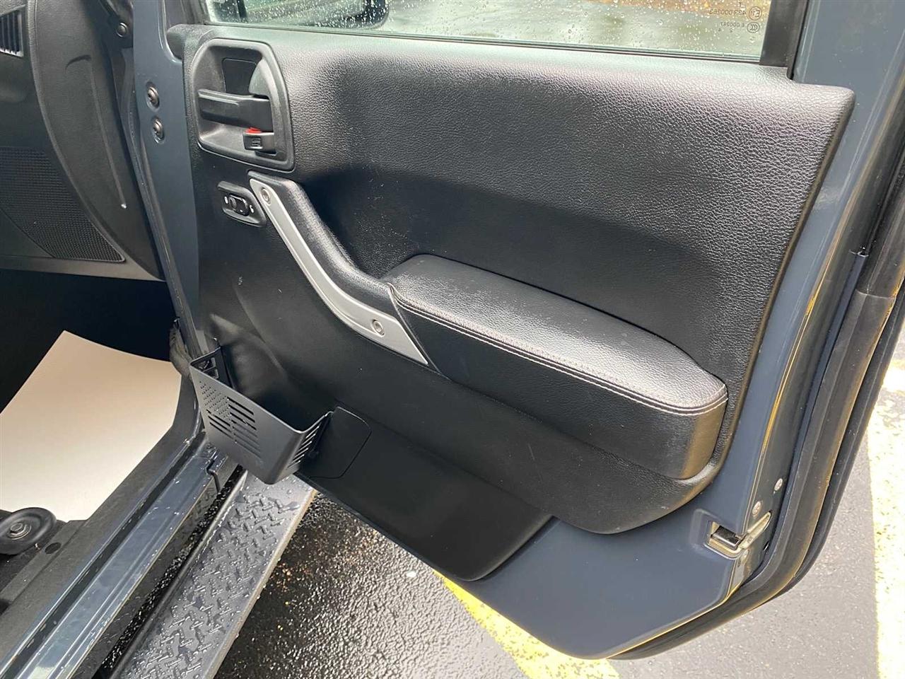Jeep Wrangler Unlimited Sahara 4WD 2017
