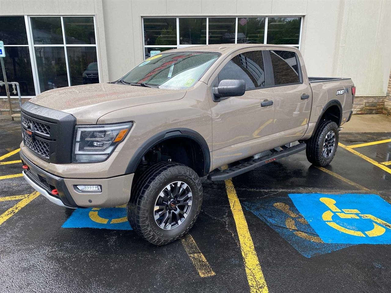 Nissan Titan PRO-4X Crew Cab 4WD 2021