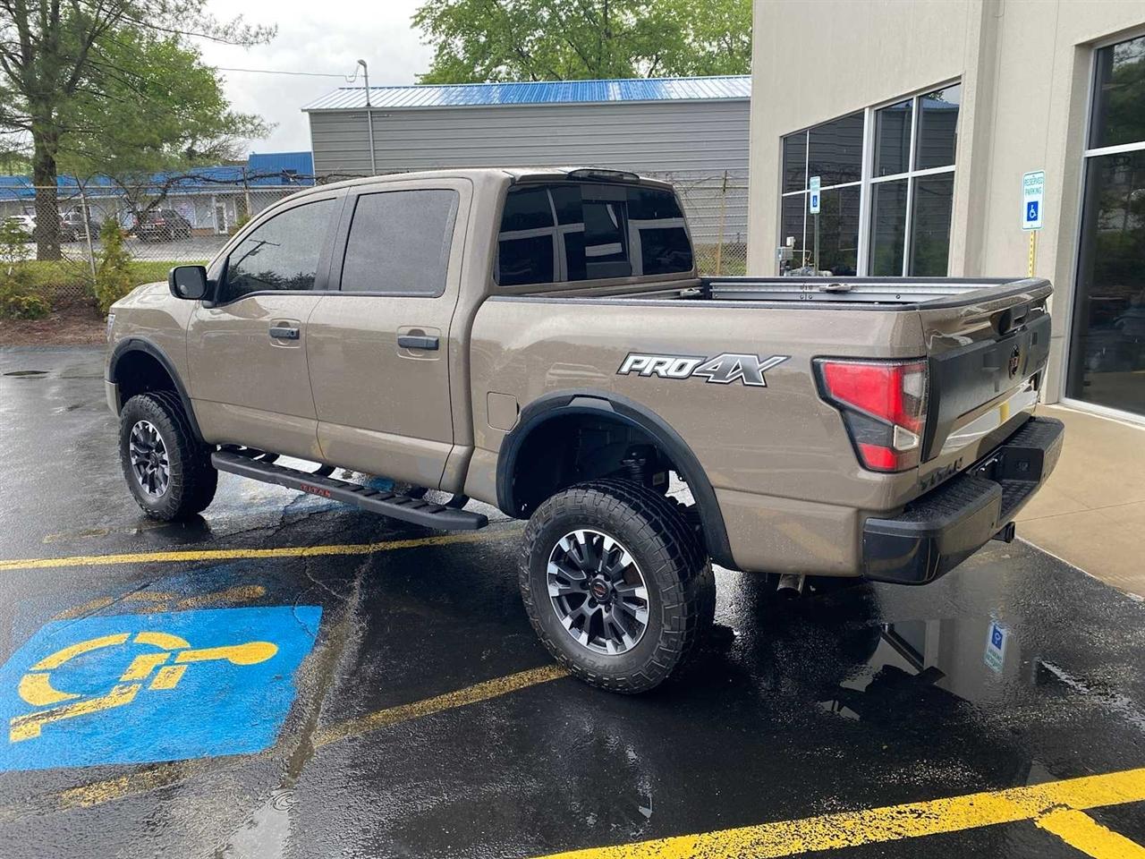 Nissan Titan PRO-4X Crew Cab 4WD 2021