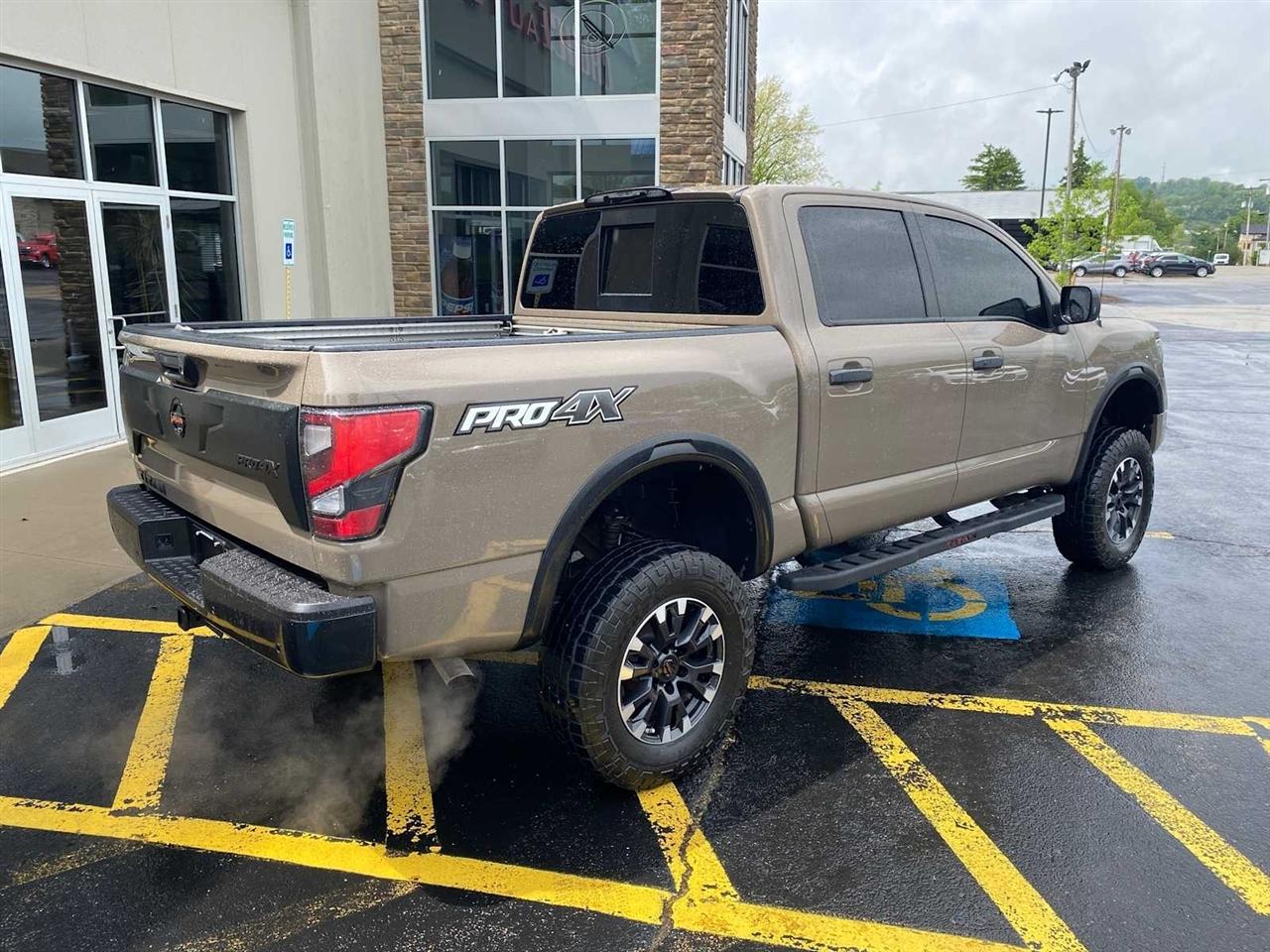 Nissan Titan PRO-4X Crew Cab 4WD 2021