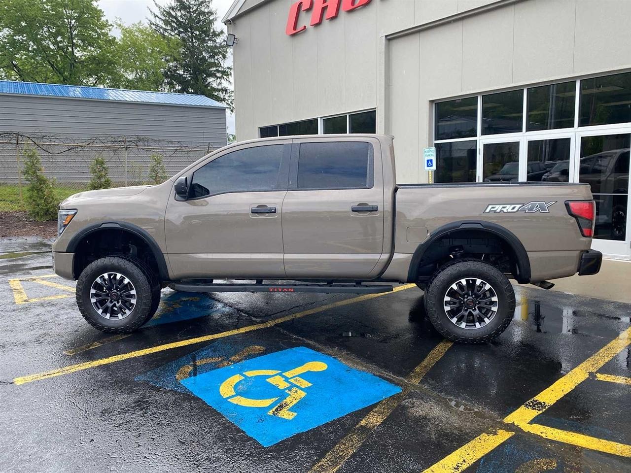 Nissan Titan PRO-4X Crew Cab 4WD 2021