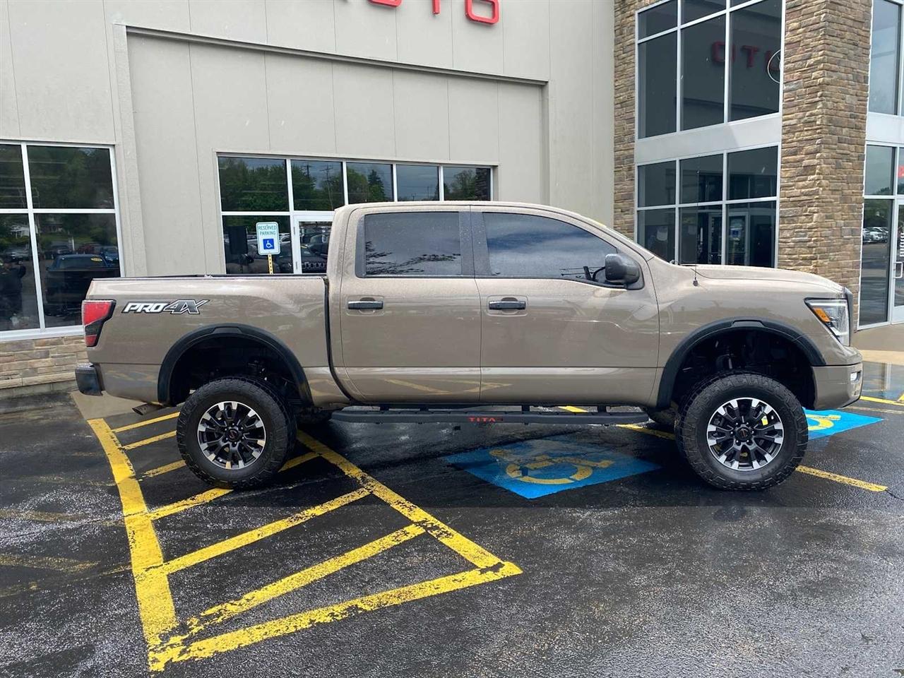 Nissan Titan PRO-4X Crew Cab 4WD 2021