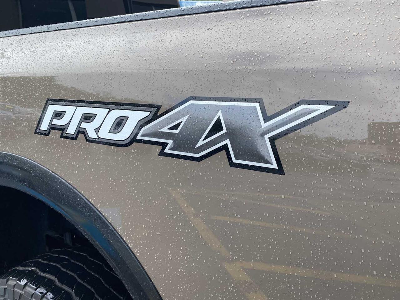 Nissan Titan PRO-4X Crew Cab 4WD 2021
