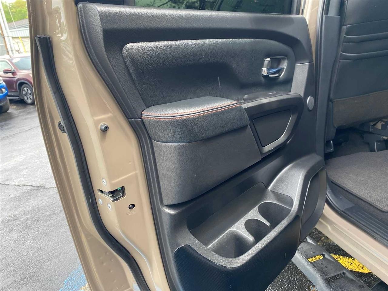 Nissan Titan PRO-4X Crew Cab 4WD 2021