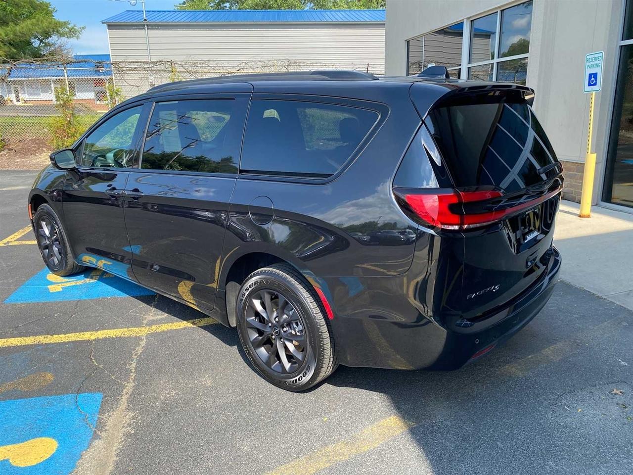 Chrysler Pacifica Touring 2021
