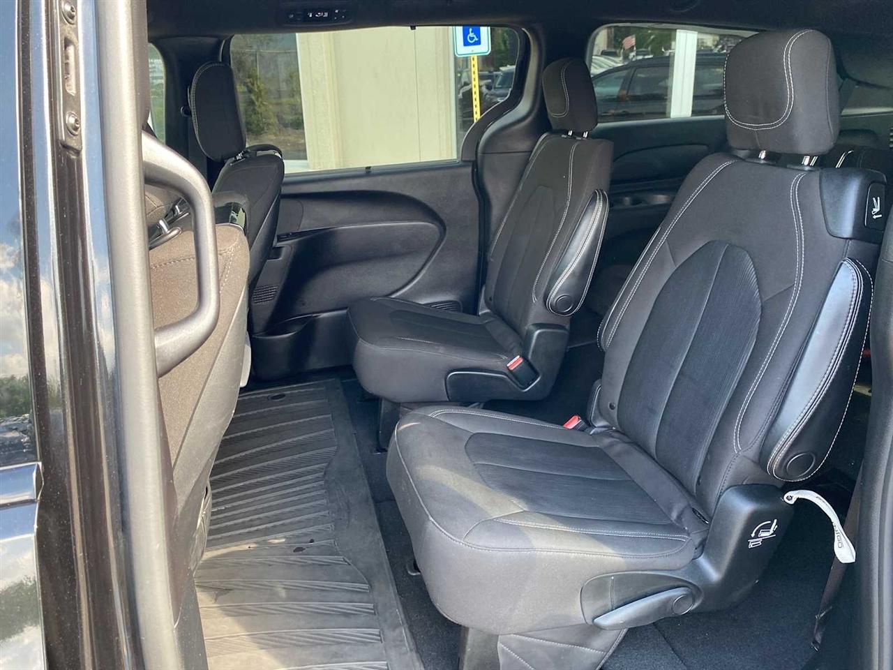 Chrysler Pacifica Touring 2021