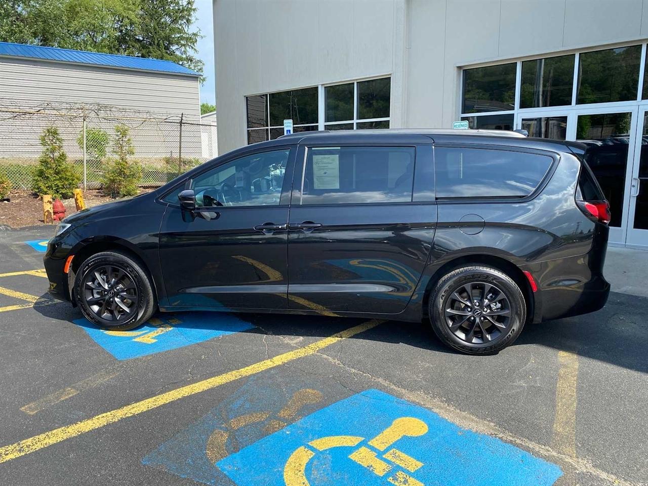 Chrysler Pacifica Touring 2021