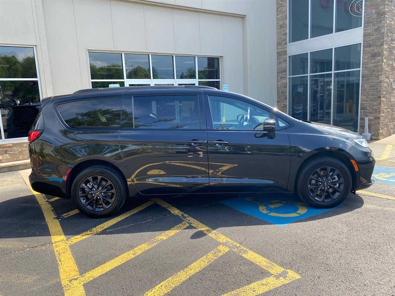 Chrysler Pacifica Touring 2021
