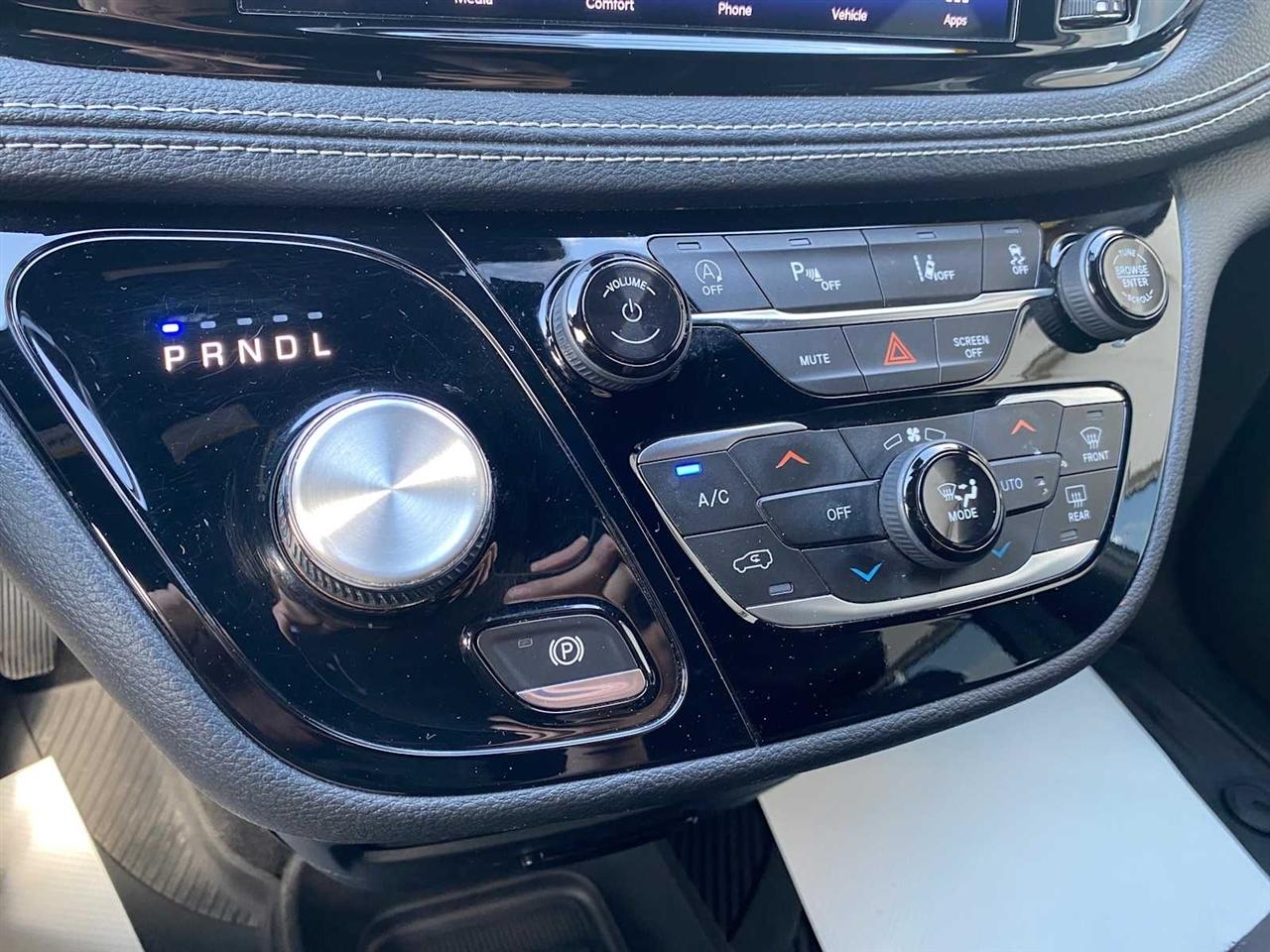 Chrysler Pacifica Touring 2021