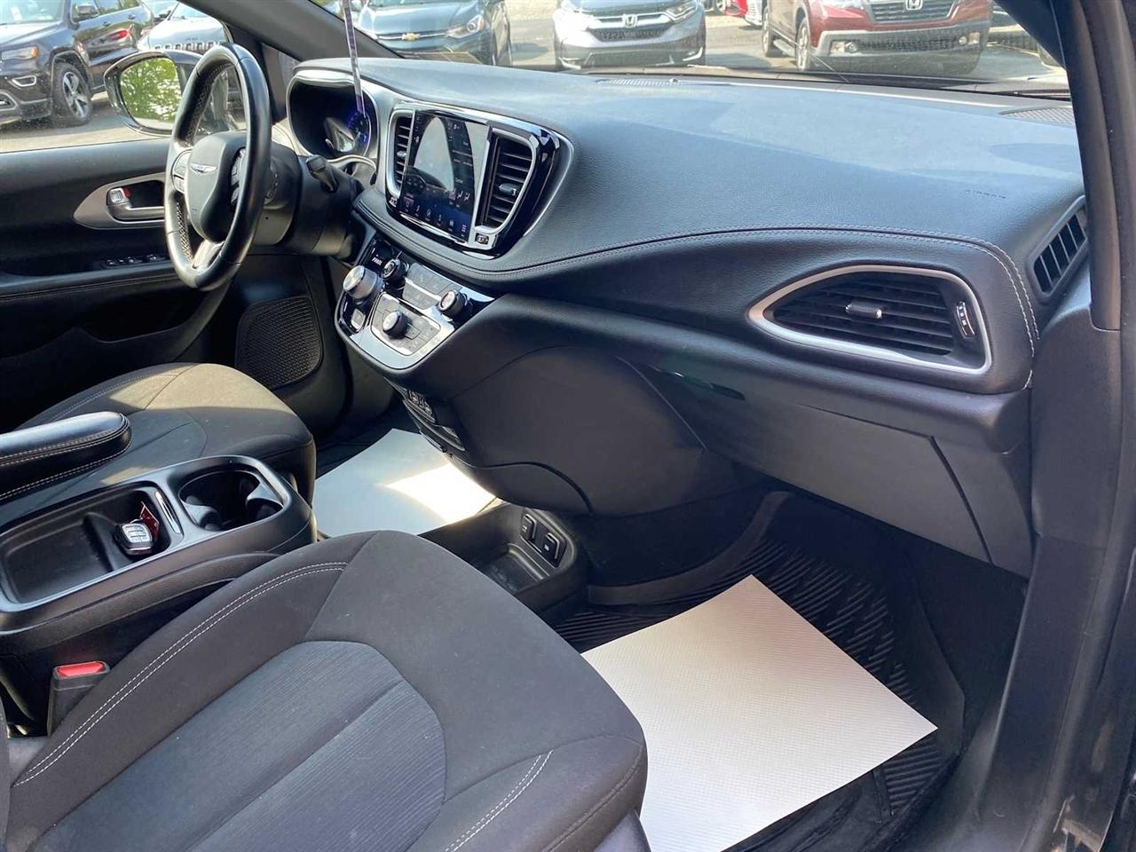 Chrysler Pacifica Touring 2021