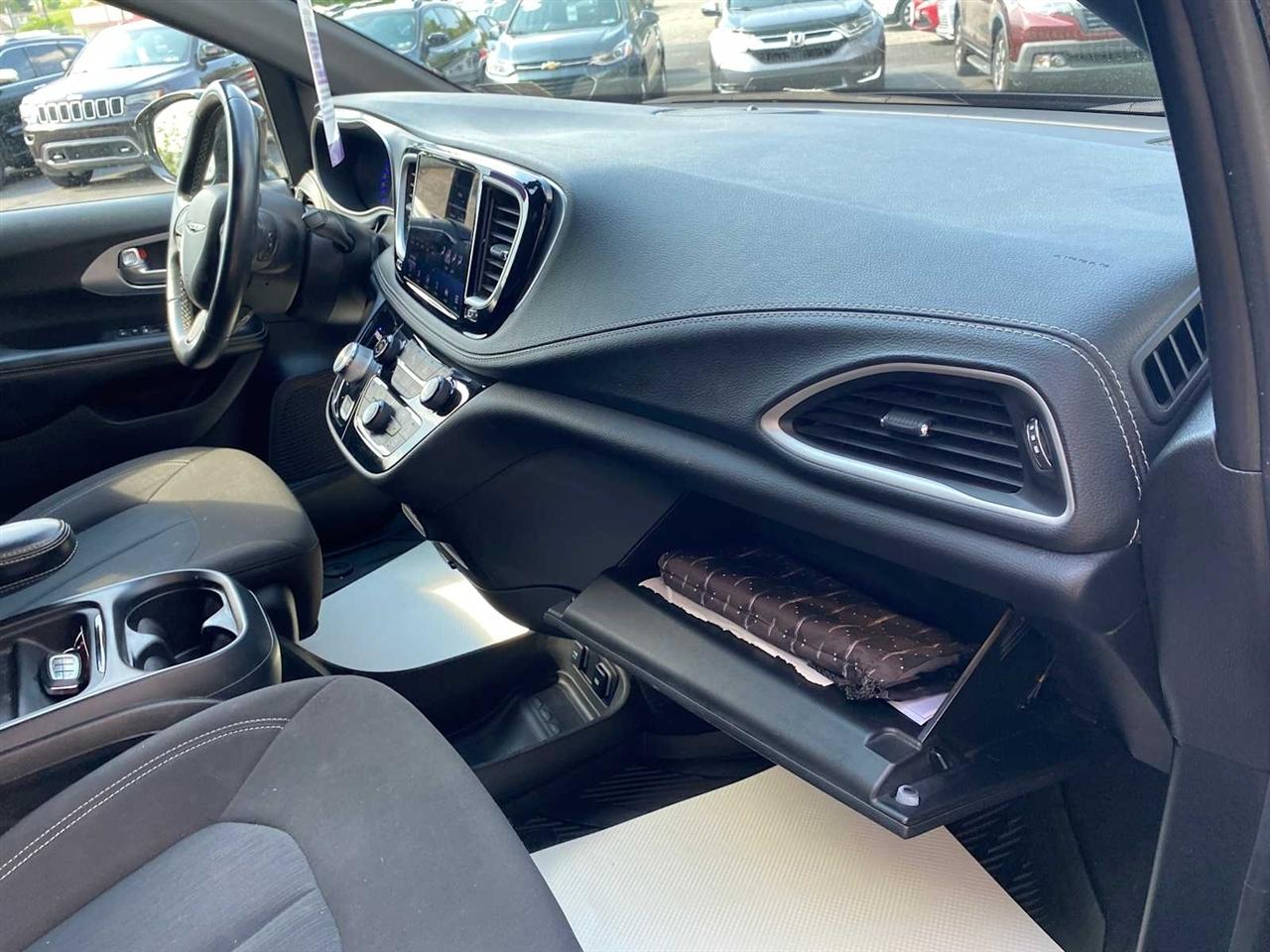 Chrysler Pacifica Touring 2021