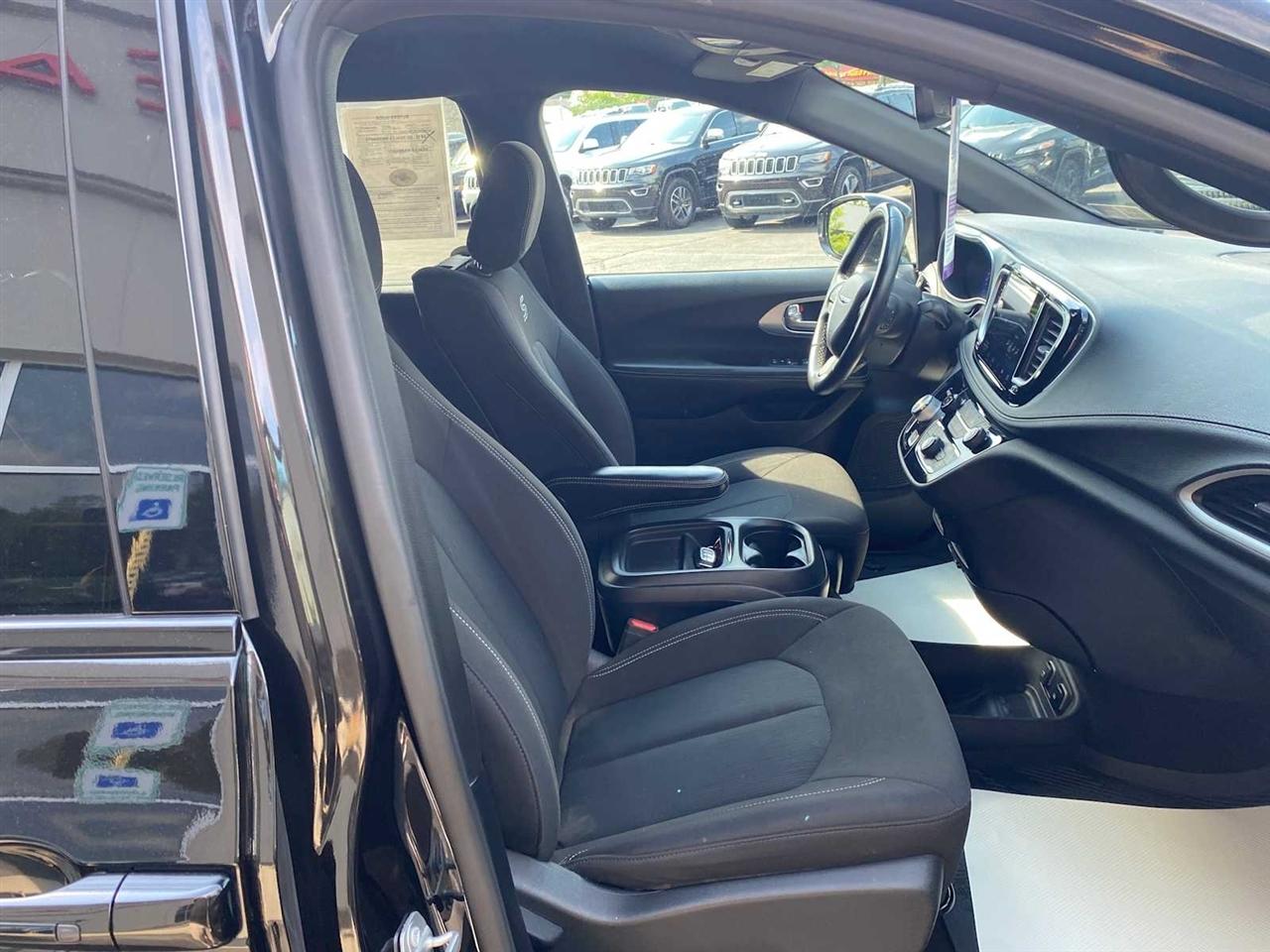 Chrysler Pacifica Touring 2021