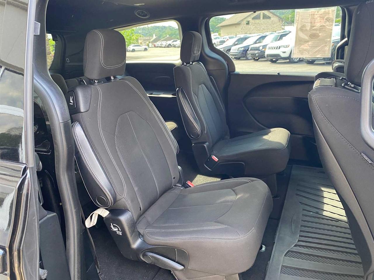 Chrysler Pacifica Touring 2021