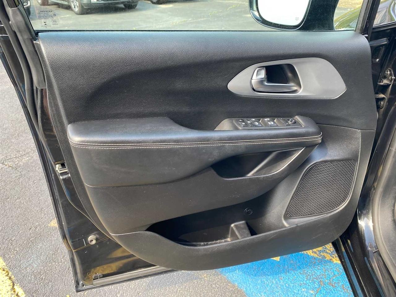 Chrysler Pacifica Touring 2021