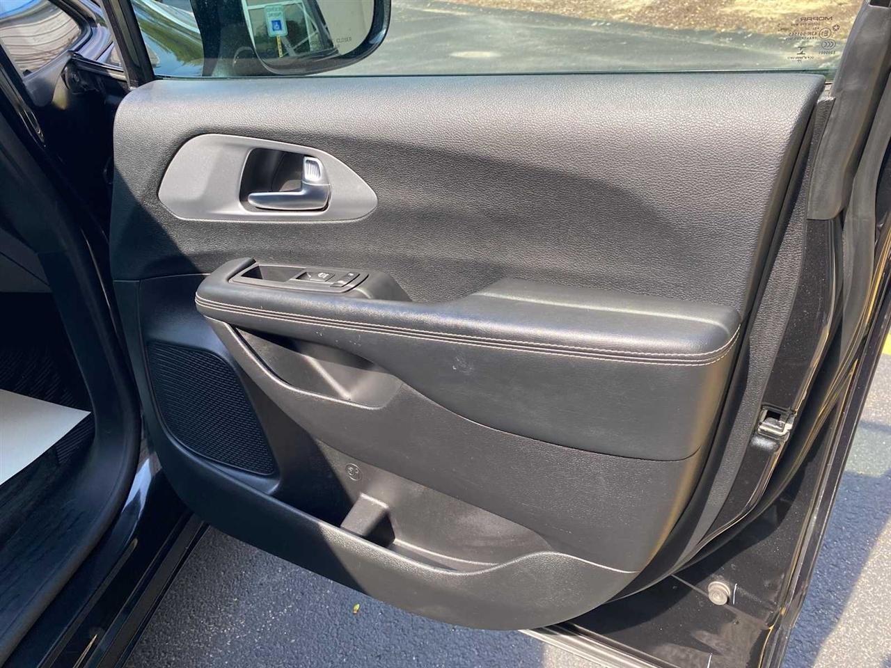 Chrysler Pacifica Touring 2021