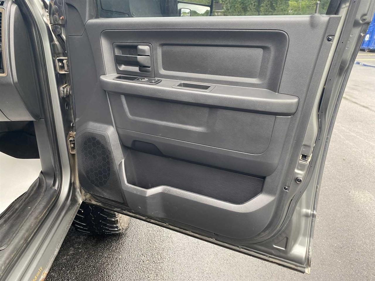 RAM 2500 ST Crew Cab SWB 4WD 2012