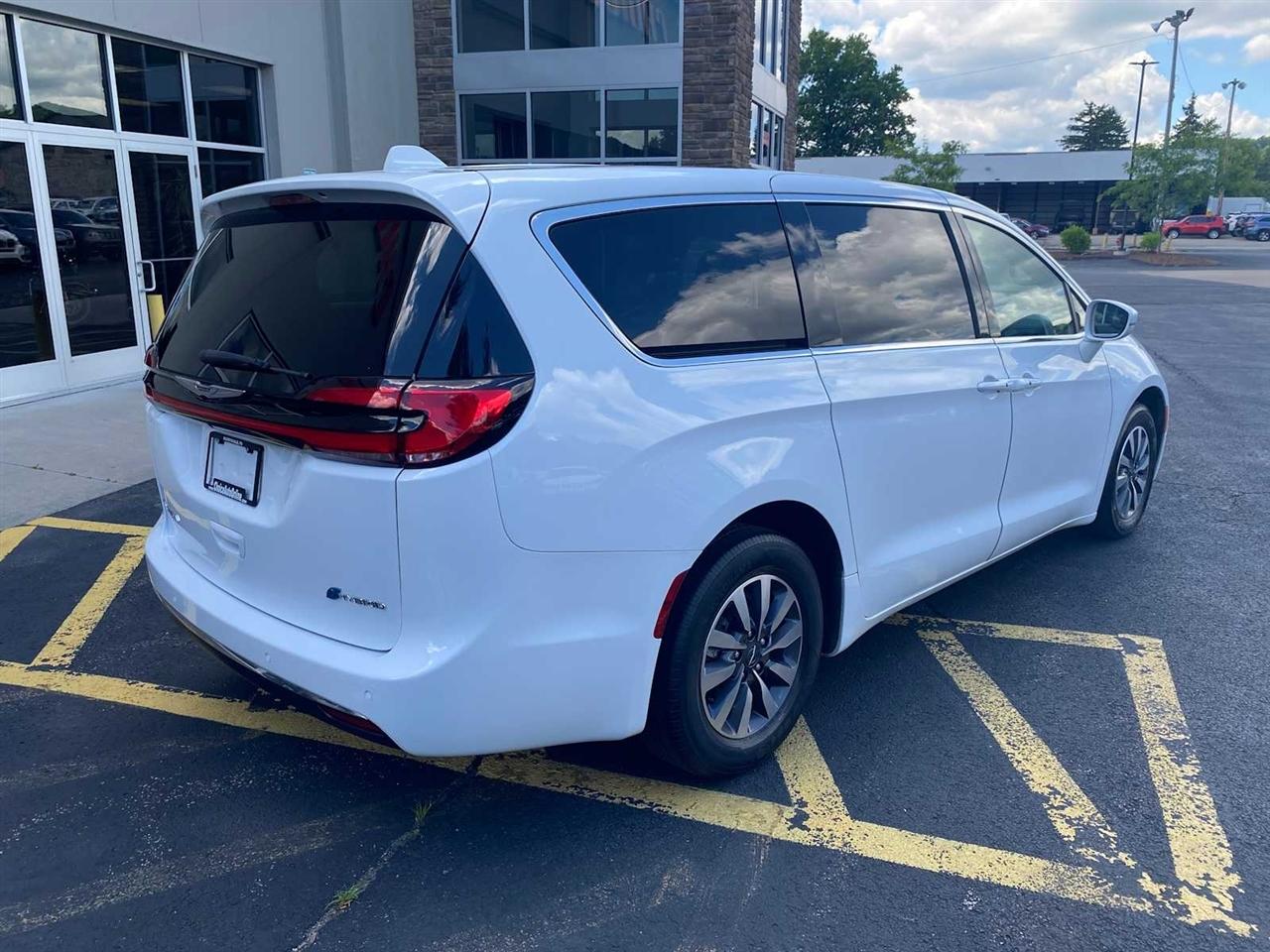 Chrysler Pacifica Hybrid Touring L 2022