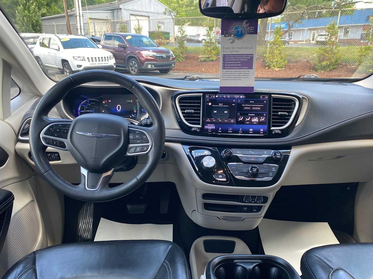 Chrysler Pacifica Hybrid Touring L 2022
