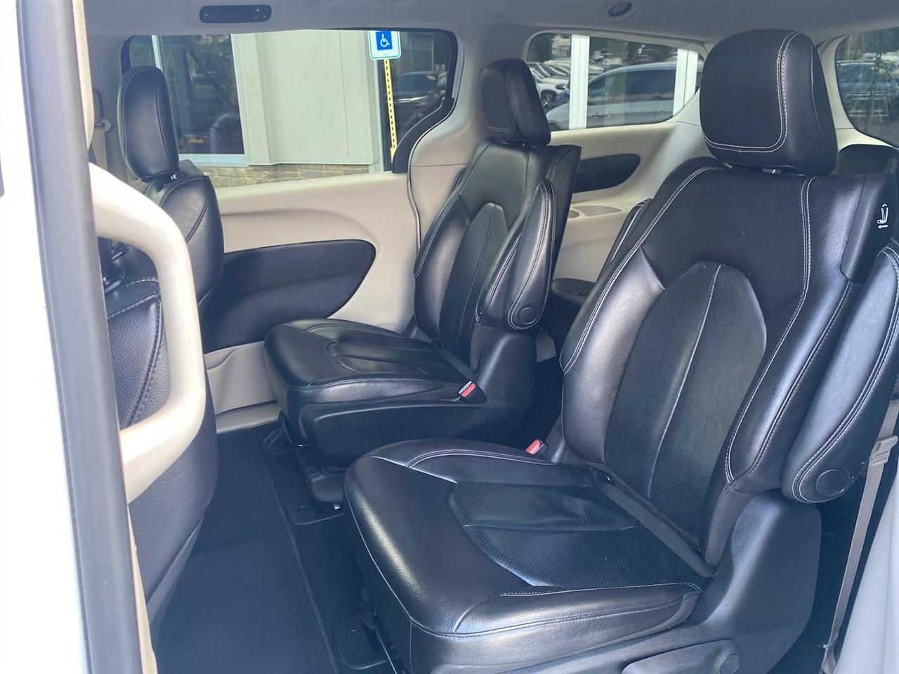 Chrysler Pacifica Hybrid Touring L 2022