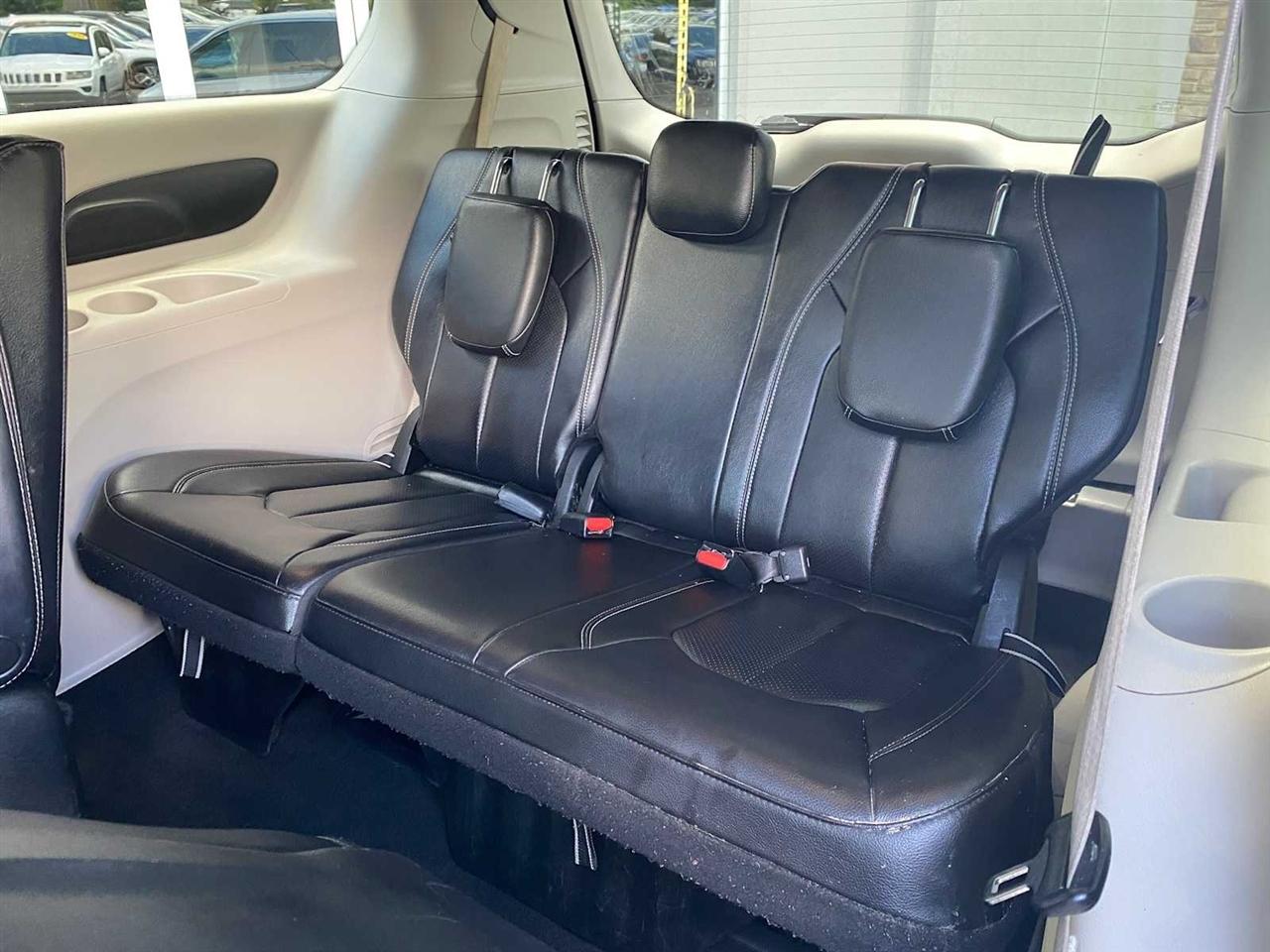 Chrysler Pacifica Hybrid Touring L 2022