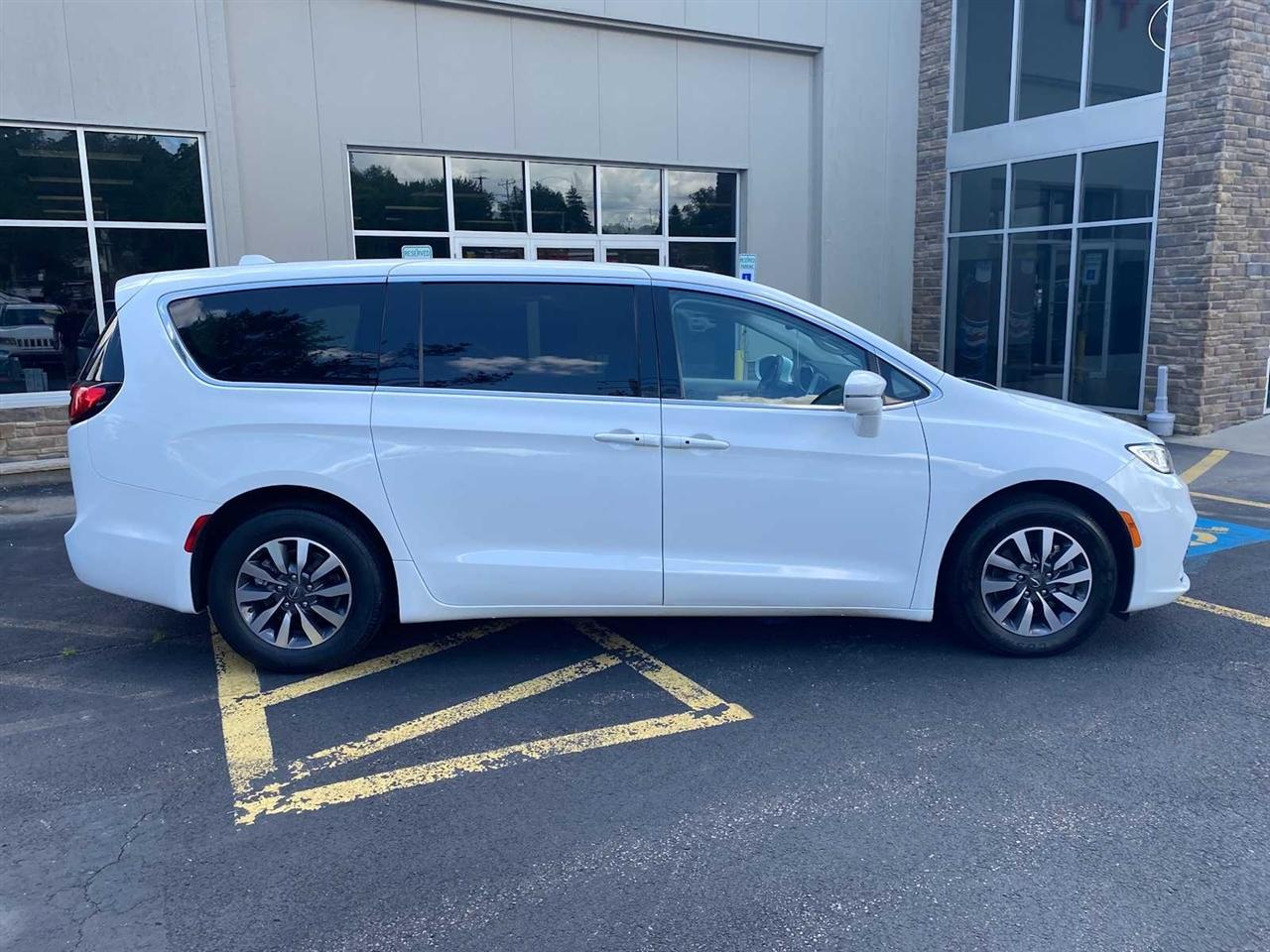 Chrysler Pacifica Hybrid Touring L 2022