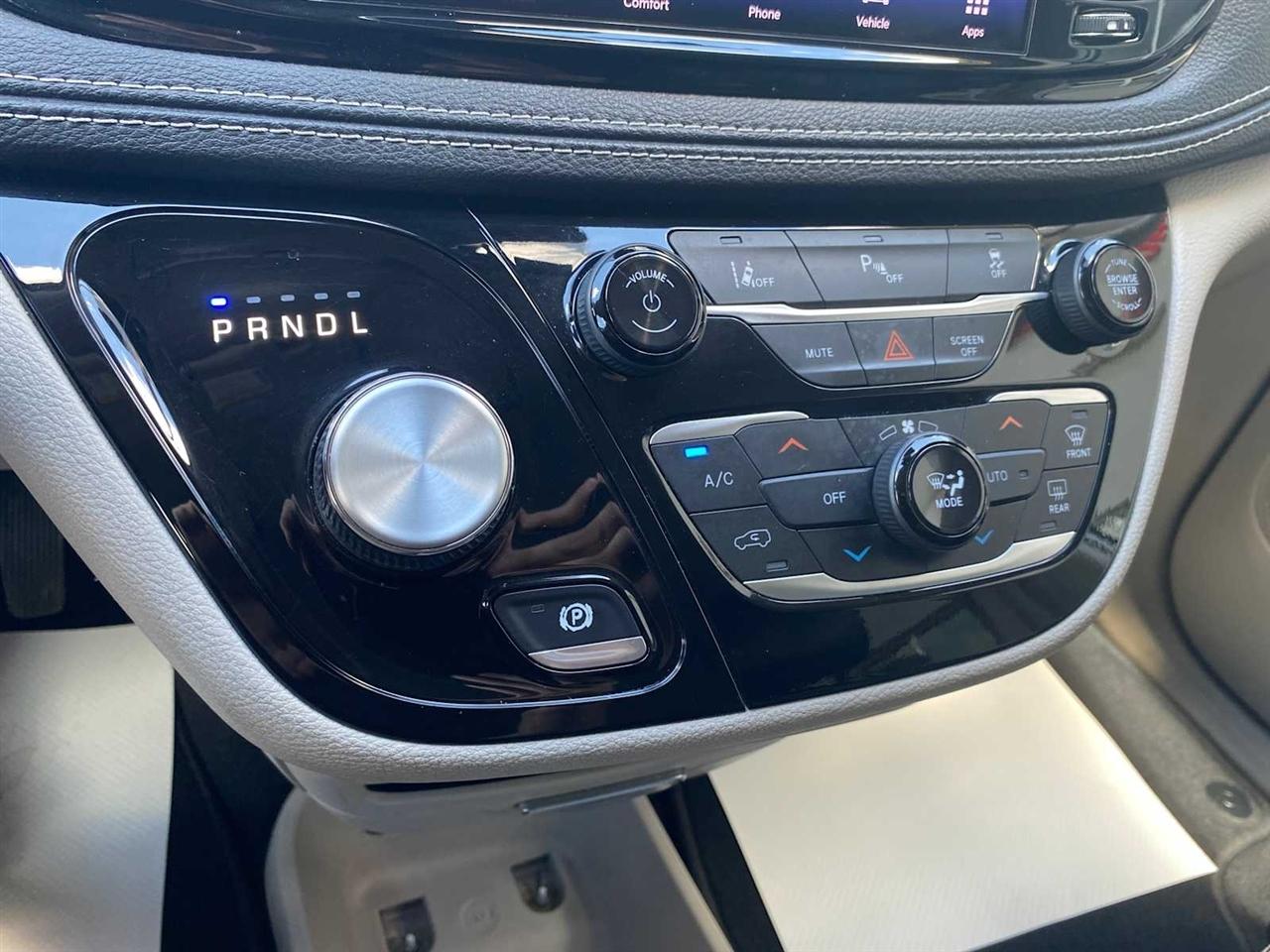 Chrysler Pacifica Hybrid Touring L 2022