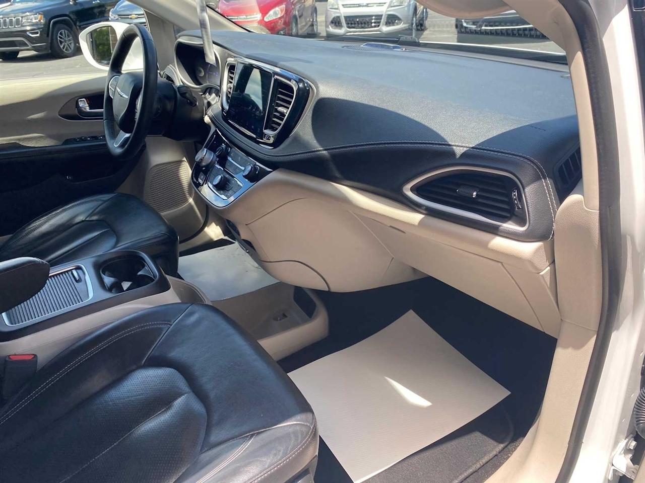 Chrysler Pacifica Hybrid Touring L 2022