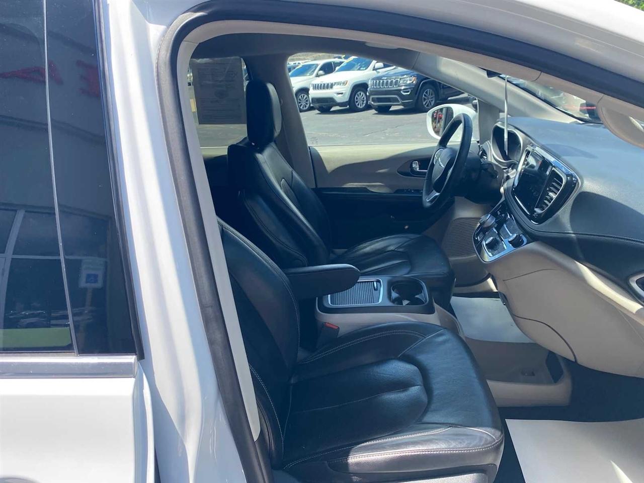 Chrysler Pacifica Hybrid Touring L 2022