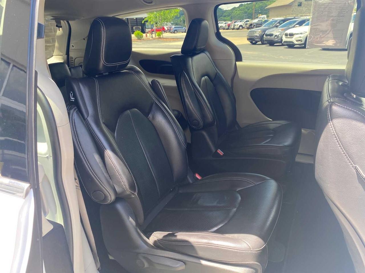 Chrysler Pacifica Hybrid Touring L 2022