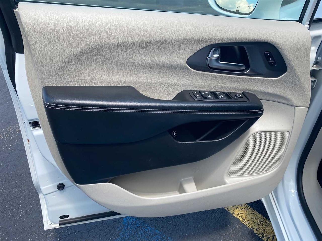 Chrysler Pacifica Hybrid Touring L 2022