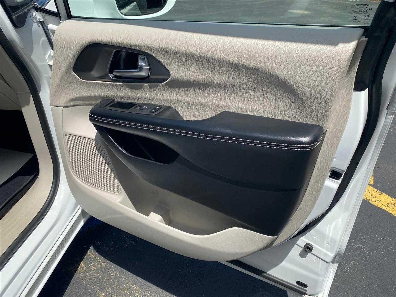 Chrysler Pacifica Hybrid Touring L 2022