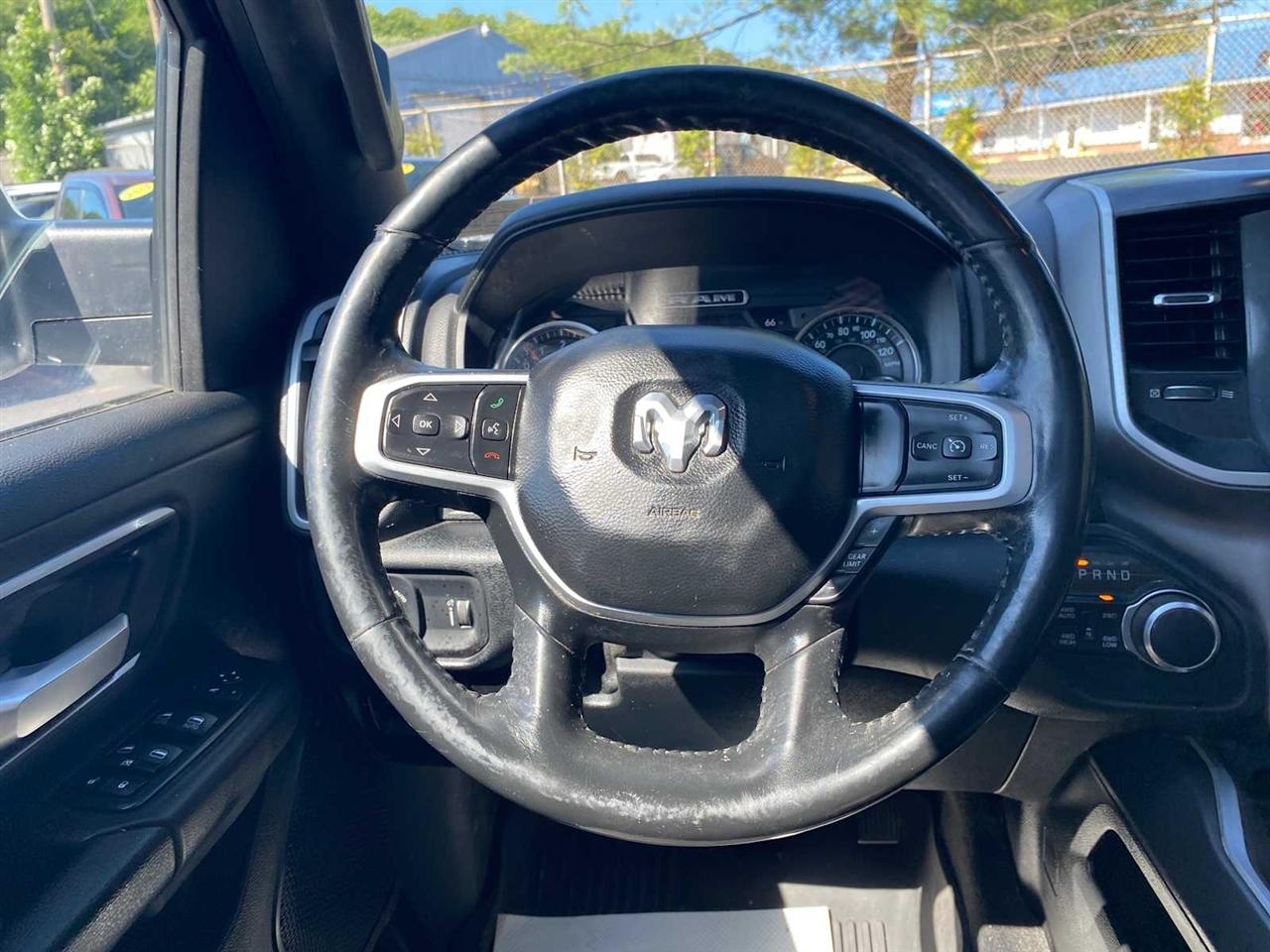 RAM 1500 Big Horn Crew Cab SWB 4WD 2020